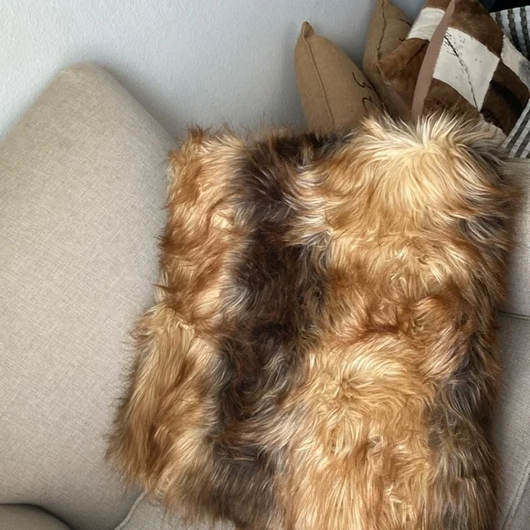 Donna Salyers Fabulous Furs Tundra Wolf Faux Fur Throw Blanket Luxury Plush - Picture 4 of 5